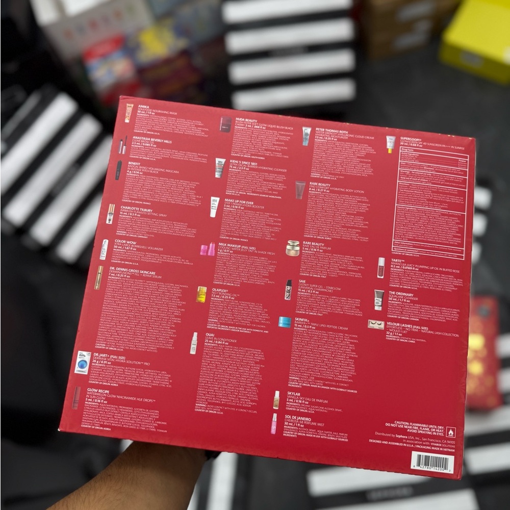 Sephora Advent Calendar in Festive Red and Gold - Picture 3 of 3